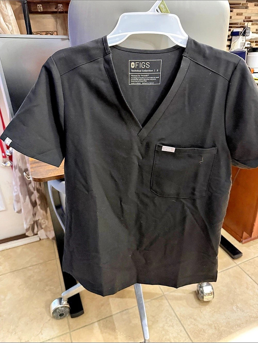 FIGS Casma Scrub Top Black V-Neck